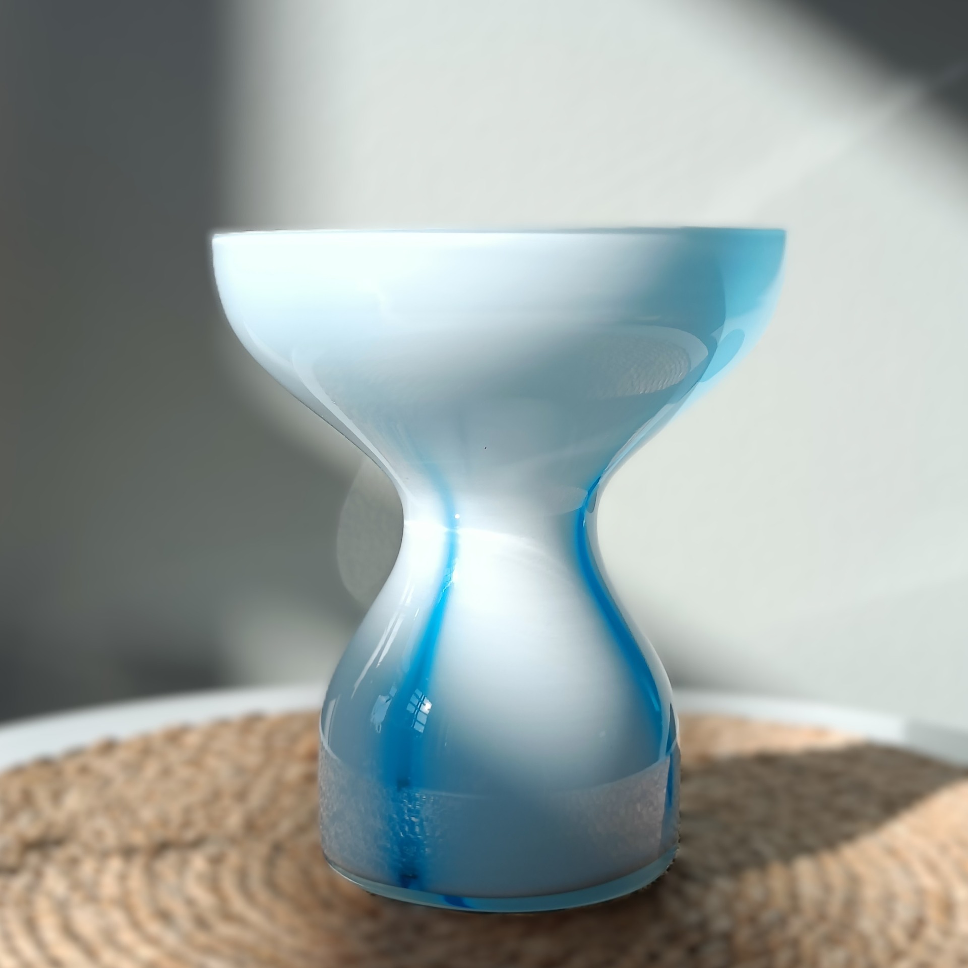 Handgeblazen studiovazen uit Tsjechoslowakije, jaren 70-80, opalineglas, collector's item